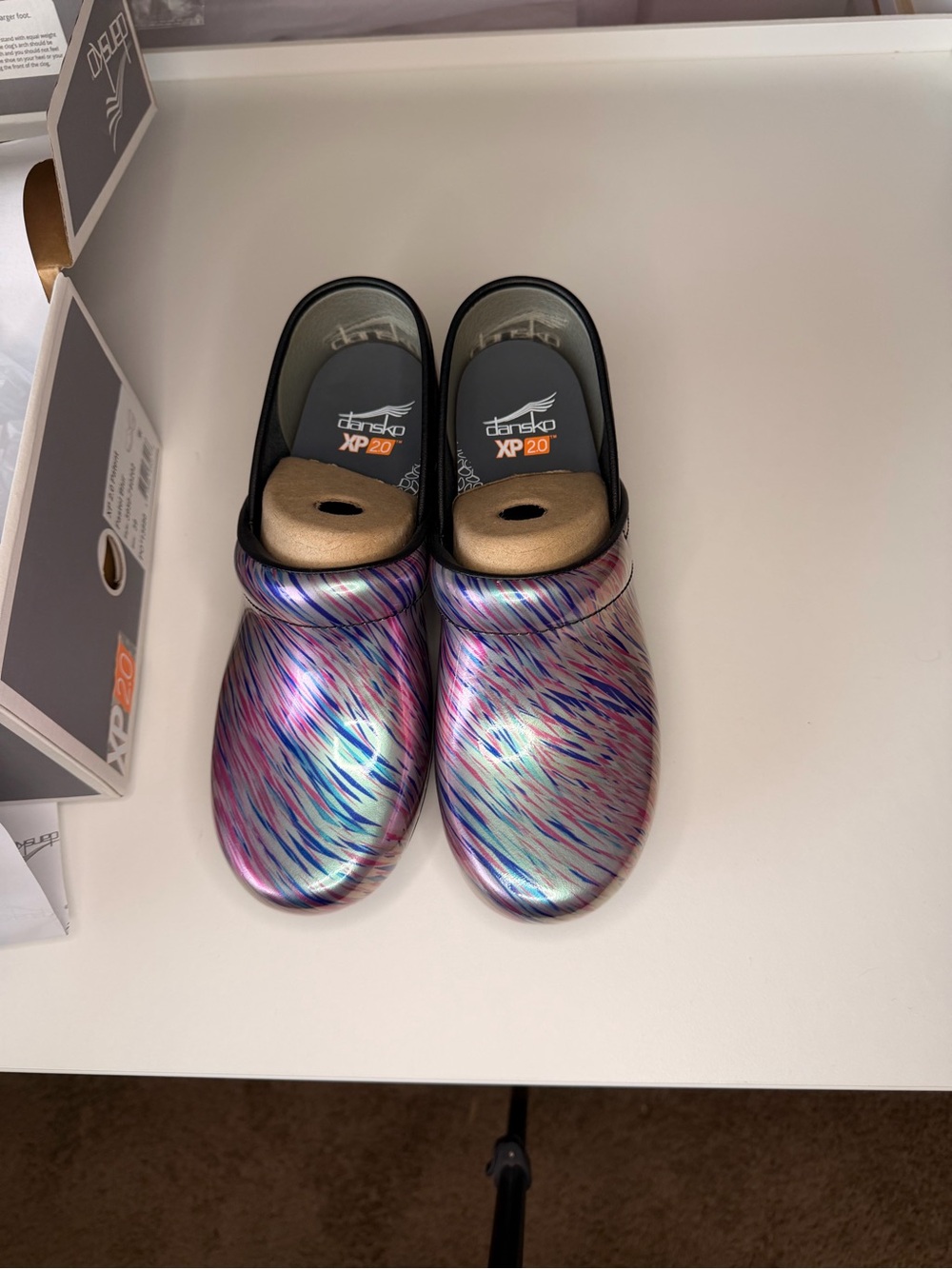 NIB Dansko XP 2.0 Pastel Blur Patent Leather Clogs – Women’s EU 39 (US 8.5–9)